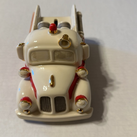 Lenox Fire Truck Bank. new - Picture 8 of 8